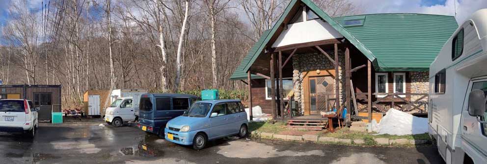 公園駐車場を占拠