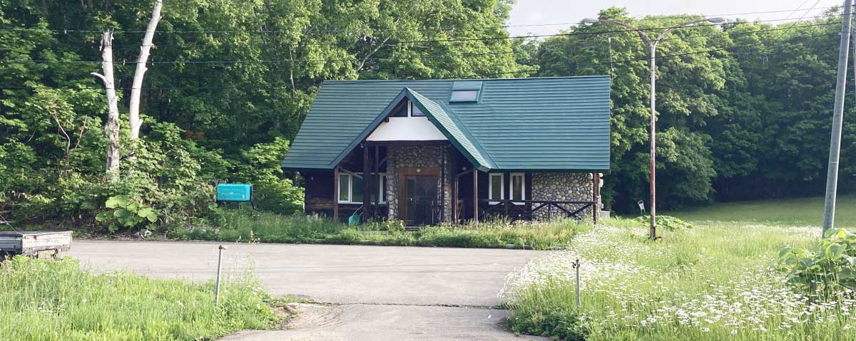駐車公園内の建物